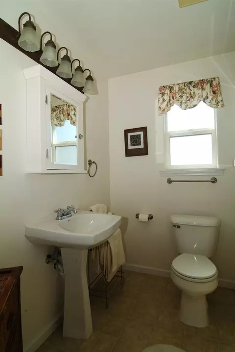 1047 Highlands Dr, Eagle Point, OR 97524 photo 9