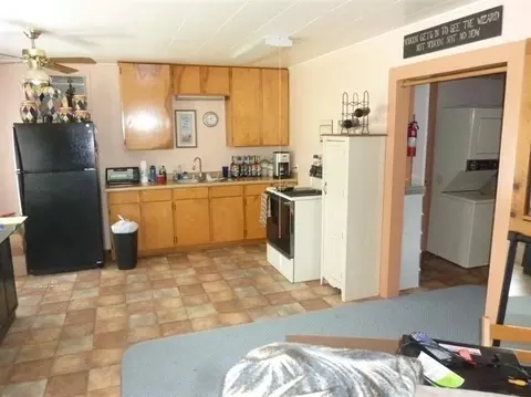 302 4th St, Phoenix, OR 97535 photo 3