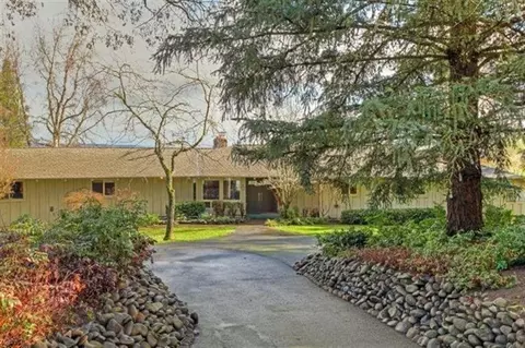 4530 Old Stage Rd, Central Point, OR 97502 photo 1
