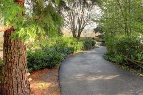 4530 Old Stage Rd, Central Point, OR 97502 photo 2