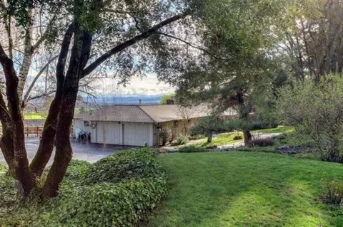 4530 Old Stage Rd, Central Point, OR 97502 photo 4