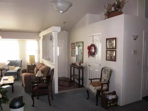489 Merlee Cir, Eagle Point, OR 97524 photo 2