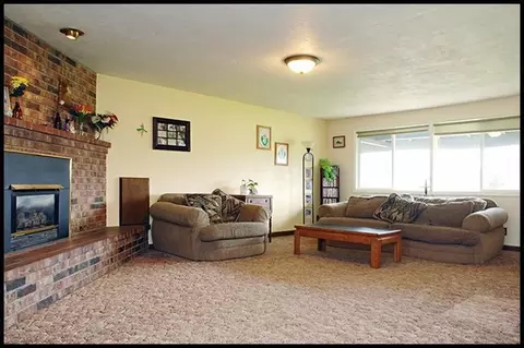 80 Hidden Valley Dr, Eagle Point, OR 97524 photo 5