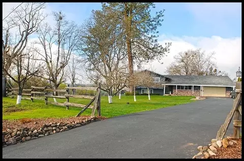 80 Hidden Valley Dr, Eagle Point, OR 97524 photo 4