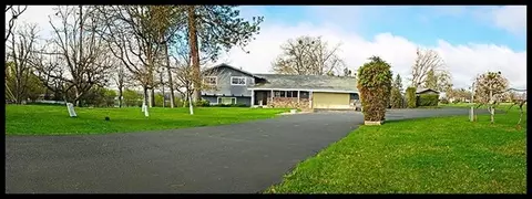 80 Hidden Valley Dr, Eagle Point, OR 97524 photo 3