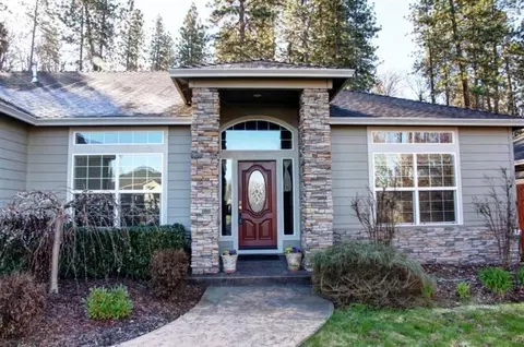 286 Arrowhead Trl, Eagle Point, OR 97524 photo 2