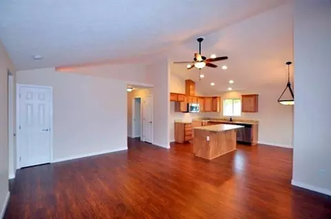 126 Suncrest, Talent, OR 97540 photo 2