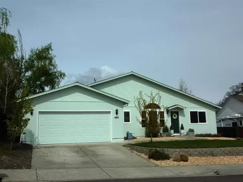 860 Ridgeview Dr, Eagle Point, OR 97524 photo 1