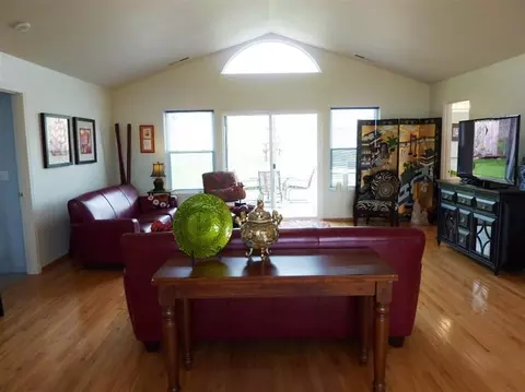 860 Ridgeview Dr, Eagle Point, OR 97524 photo 3