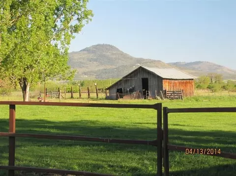 860 E Gregory, Central Point, OR 97502 photo 5