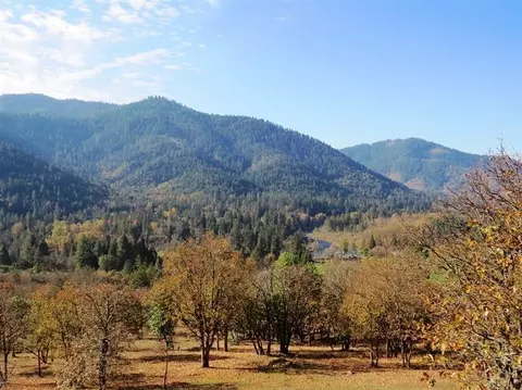 4386 Foothill Rd, Grants Pass, OR 97526 photo 3