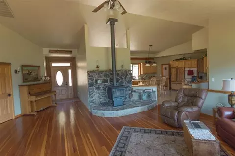 4386 Foothill Rd, Grants Pass, OR 97526 photo 9