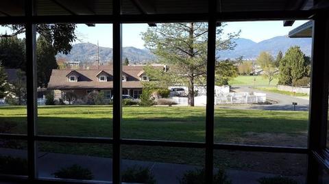 555 Towne St, Grants Pass, OR 97527 photo 4