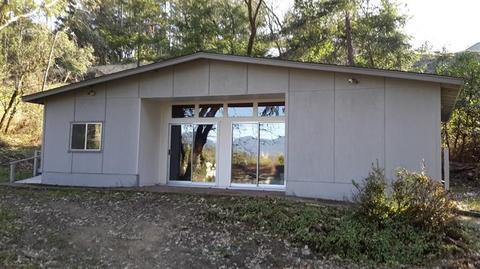 555 Towne St, Grants Pass, OR 97527 photo 2