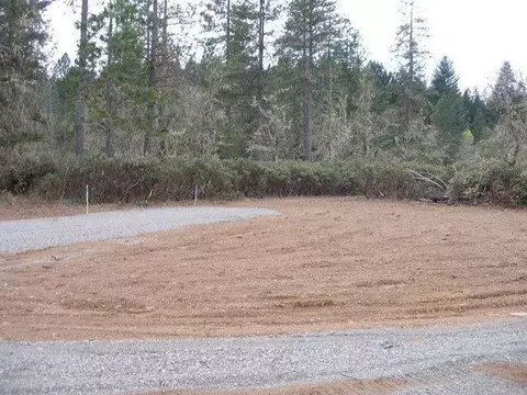 435 Crest Dr, Cave Junction, OR 97523 photo 2