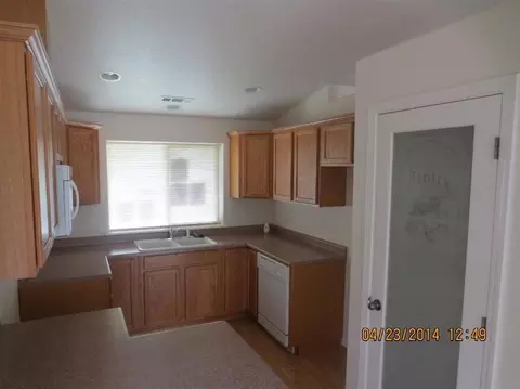 369 Fargo St, Eagle Point, OR 97524 photo 4