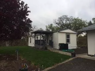585 Ayres St, Eagle Point, OR 97524 photo 1