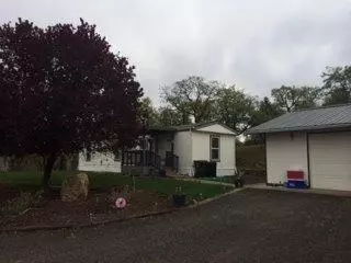 585 Ayres St, Eagle Point, OR 97524 photo 3