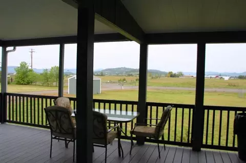 792 E Dutton Rd, Eagle Point, OR 97524 photo 3