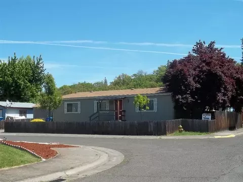 537 Meadow Ln, Eagle Point, OR 97524 photo 1