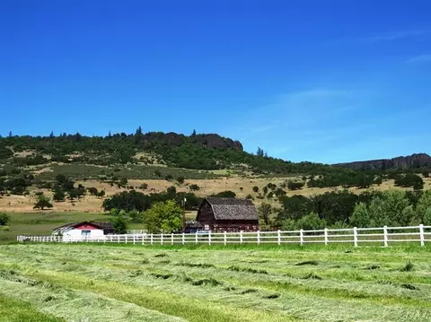 10170 Table Rock Rd, Central Point, OR 97502 photo 4