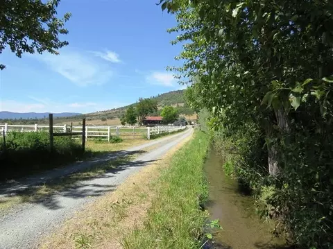 10170 Table Rock Rd, Central Point, OR 97502 photo 22