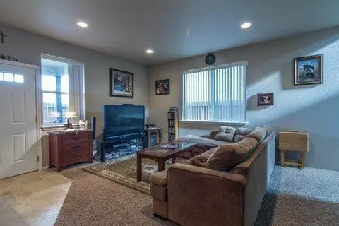 361 Jans Ct, Central Point, OR 97502 photo 3