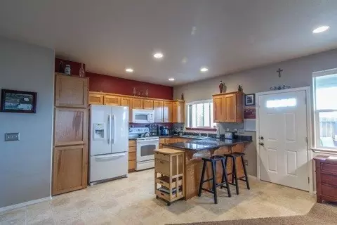361 Jans Ct, Central Point, OR 97502 photo 4