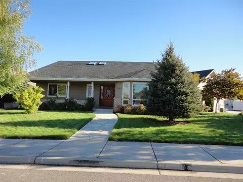 1085 Pumpkin Ridge Dr, Eagle Point, OR 97524 photo 1