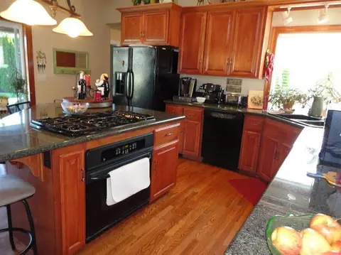 1085 Pumpkin Ridge Dr, Eagle Point, OR 97524 photo 2