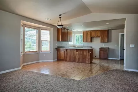 803 Crystal Dr, Eagle Point, OR 97524 photo 1