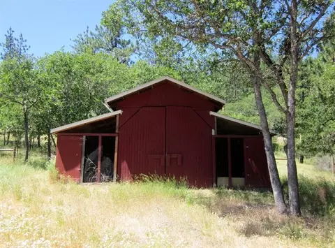8200 E Antelope Rd, Eagle Point, OR 97524 photo 17