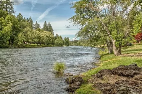 12125 Agate Rd, Eagle Point, OR 97524 photo 2
