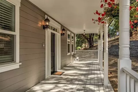 864 S Third St, Jacksonville, OR 97530 photo 6