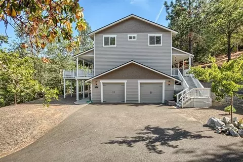 864 S Third St, Jacksonville, OR 97530 photo 4