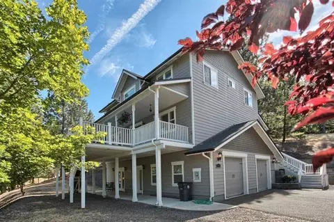 864 S Third St, Jacksonville, OR 97530 photo 3