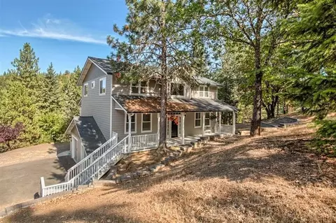 864 S Third St, Jacksonville, OR 97530 photo 2