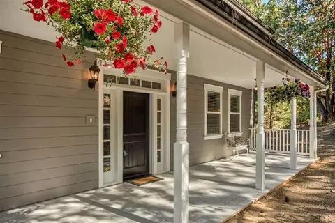 864 S Third St, Jacksonville, OR 97530 photo 5