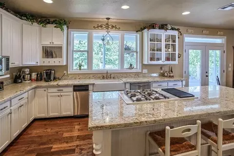 864 S Third St, Jacksonville, OR 97530 photo 13