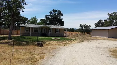 5865 Table Rock Rd, Central Point, OR 97502 photo 2