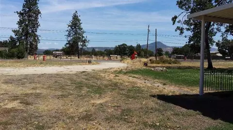 5865 Table Rock Rd, Central Point, OR 97502 photo 11