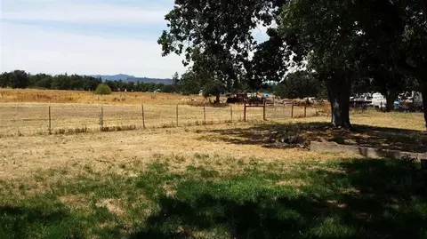 5865 Table Rock Rd, Central Point, OR 97502 photo 13