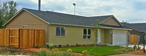 94 Dianne Way, Eagle Point, OR 97524 photo 1