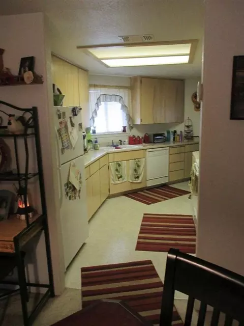 433 Crystal Dr, Eagle Point, OR 97524 photo 2