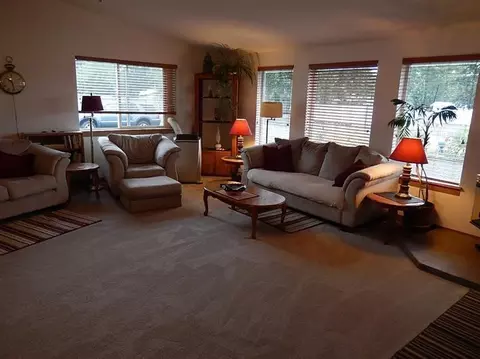 35 Orr Dr, Central Point, OR 97502 photo 3