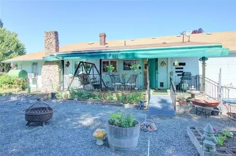 142 Loto St, Eagle Point, OR 97524 photo 1