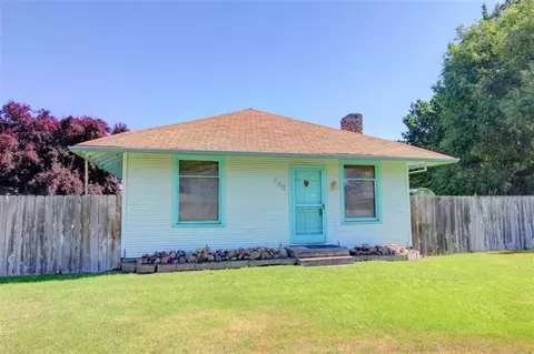 142 Loto St, Eagle Point, OR 97524 photo 2