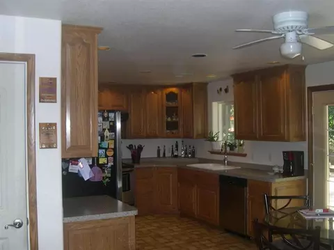 9237 Holland Loop, Cave Junction, OR 97523 photo 8