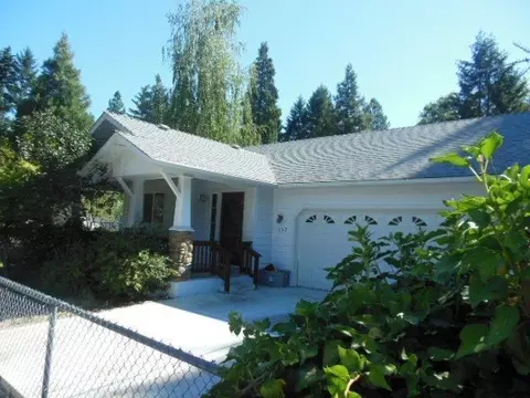 157 N Junction Ave, Cave Junction, OR 97523 photo 2