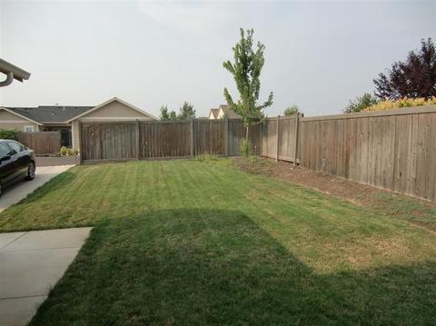 587 Barton Rd, Eagle Point, OR 97524 photo 3